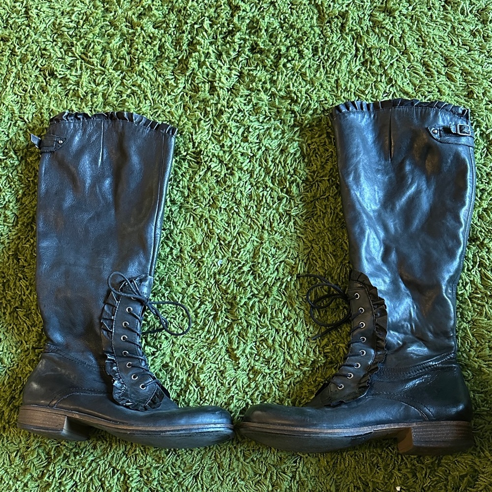 Crown Vintage Black Lace-Up Boots - Size 10